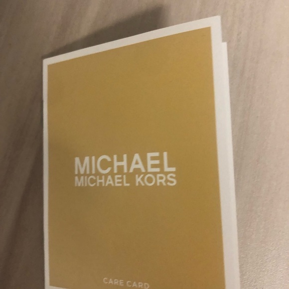 Michael Kors black leather NWT roomy Voyager Tote great for traveling/business - Picture 8 of 9